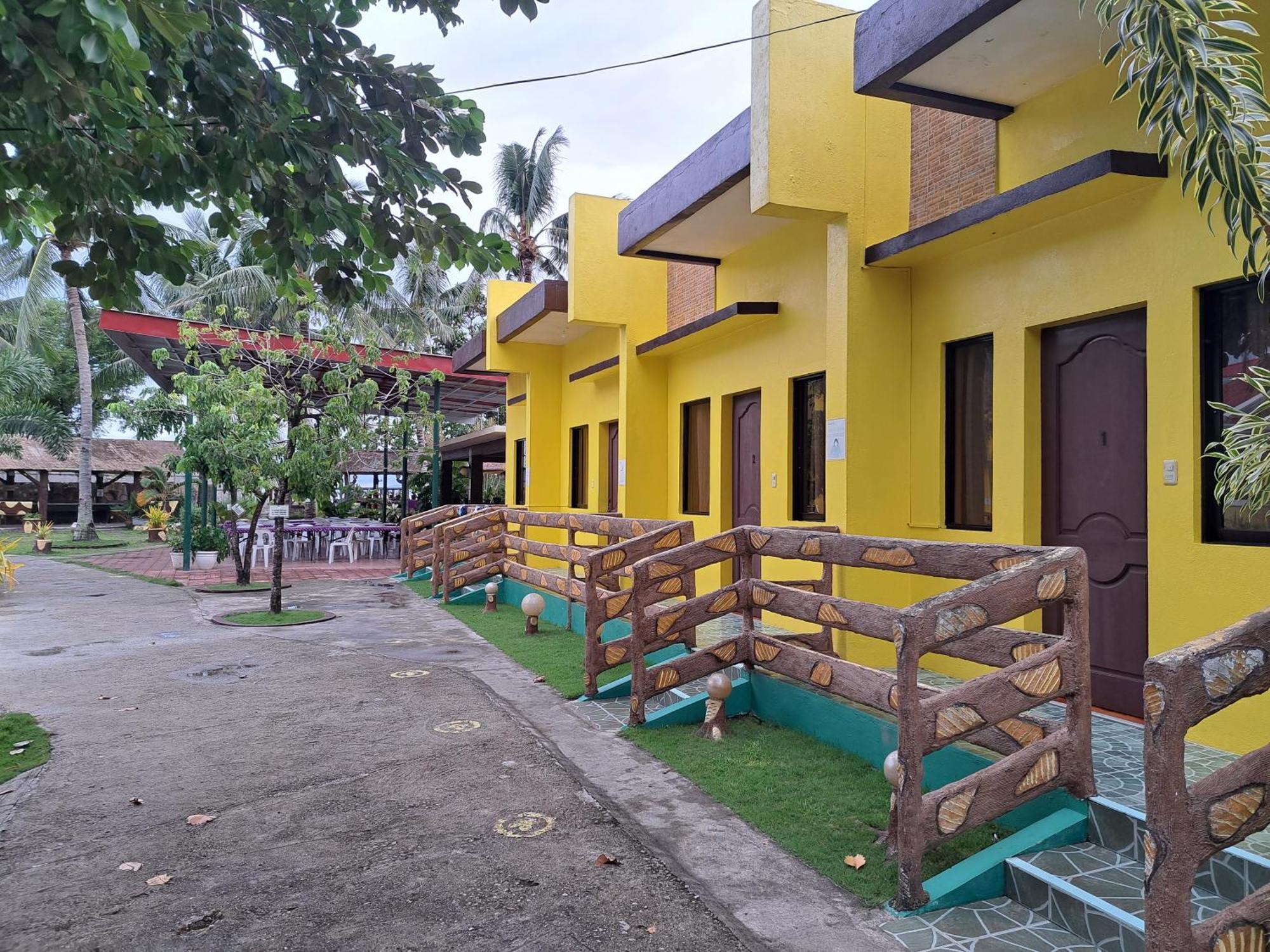 Lagnason'S Place Oslob Exterior photo